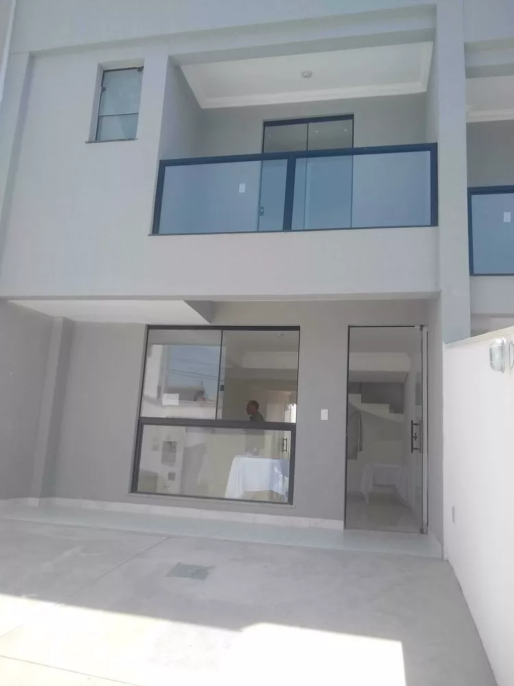 Casa à venda com 2 quartos, 87m² - Foto 1