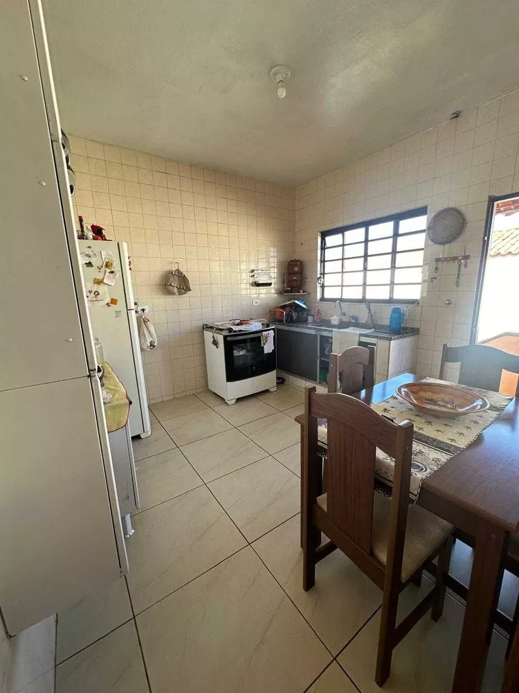 Casa à venda com 2 quartos, 182m² - Foto 8