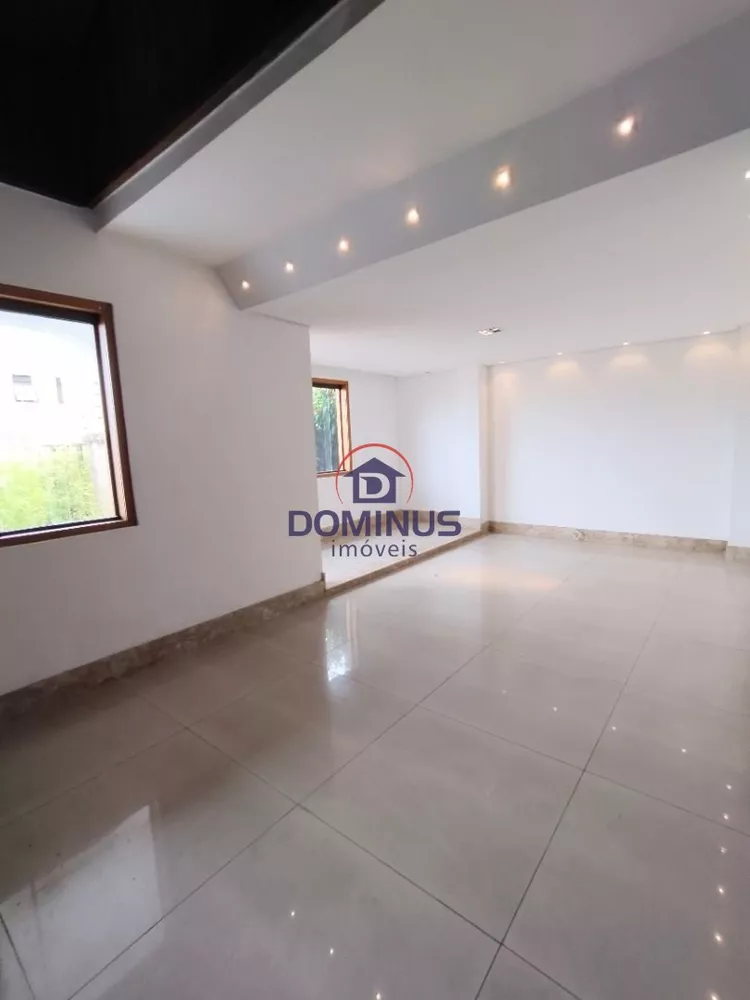 Casa à venda com 4 quartos, 400m² - Foto 1