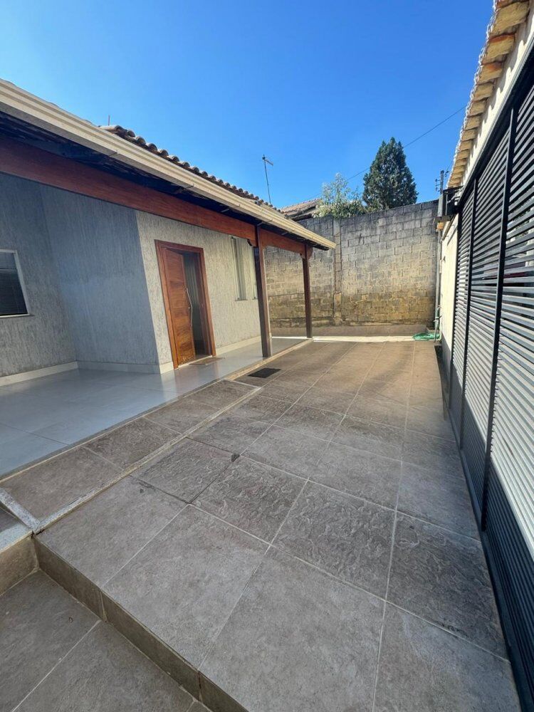 Casa à venda com 3 quartos, 200m² - Foto 2