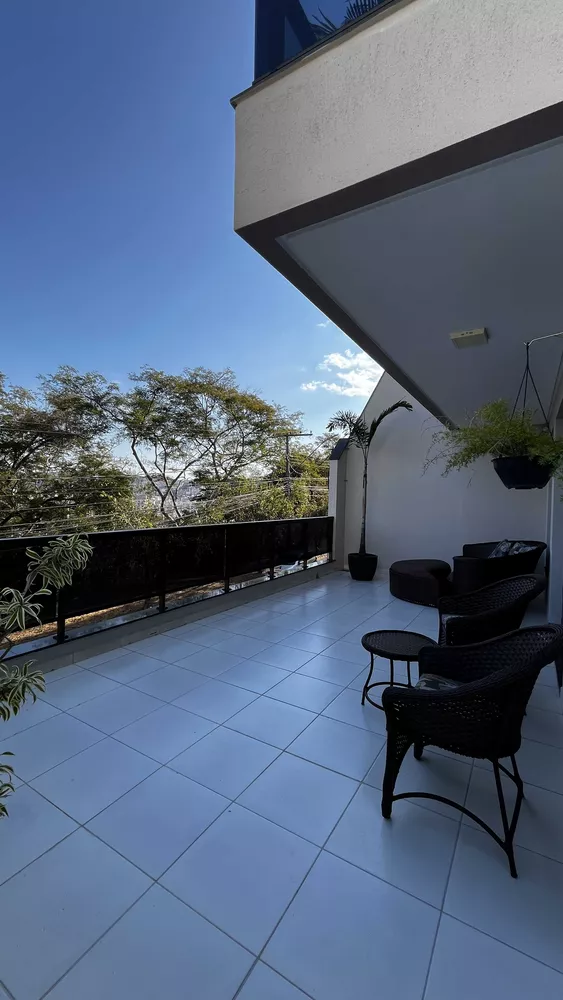 Casa à venda com 3 quartos, 250m² - Foto 3