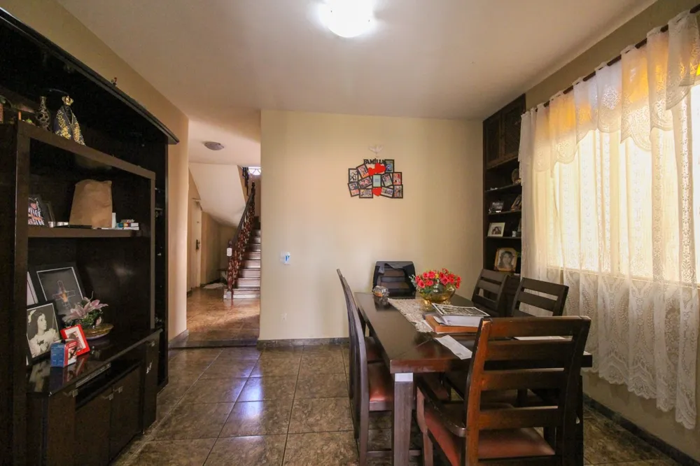 Casa, 5 quartos, 260 m² - Foto 3