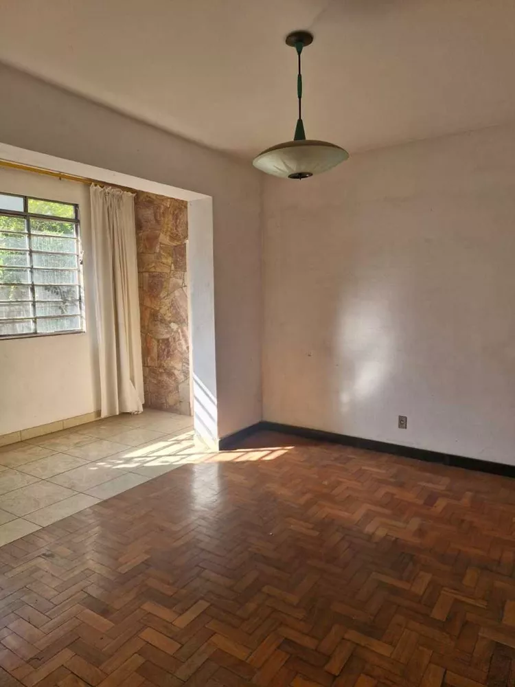 Casa à venda com 3 quartos, 341m² - Foto 1