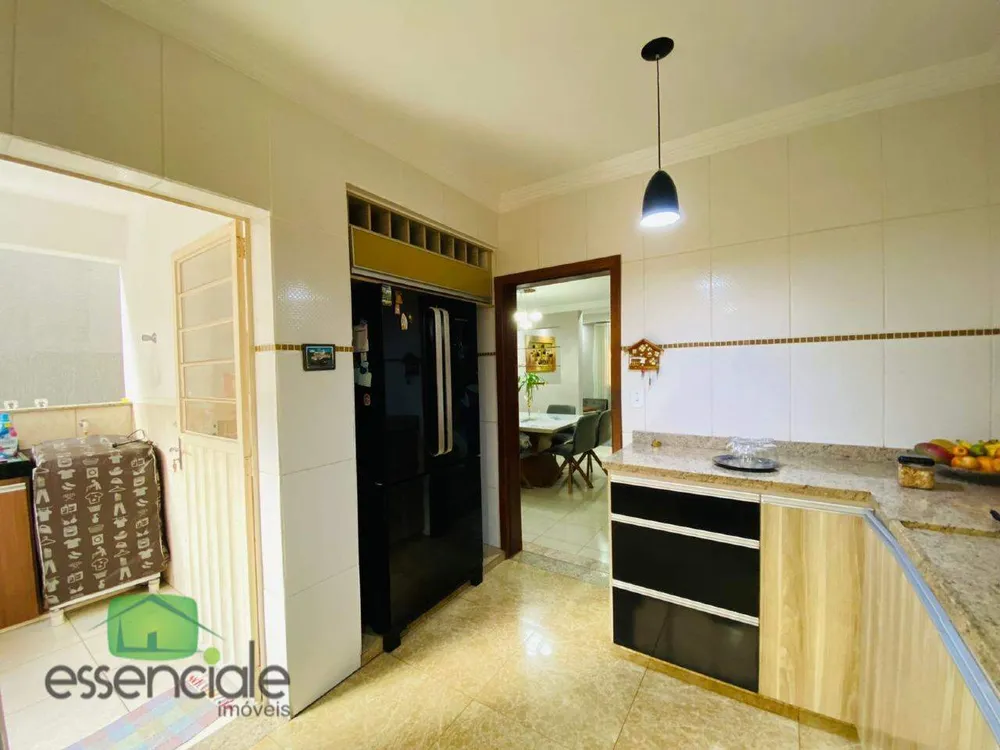 Casa, 3 quartos, 210 m² - Foto 2