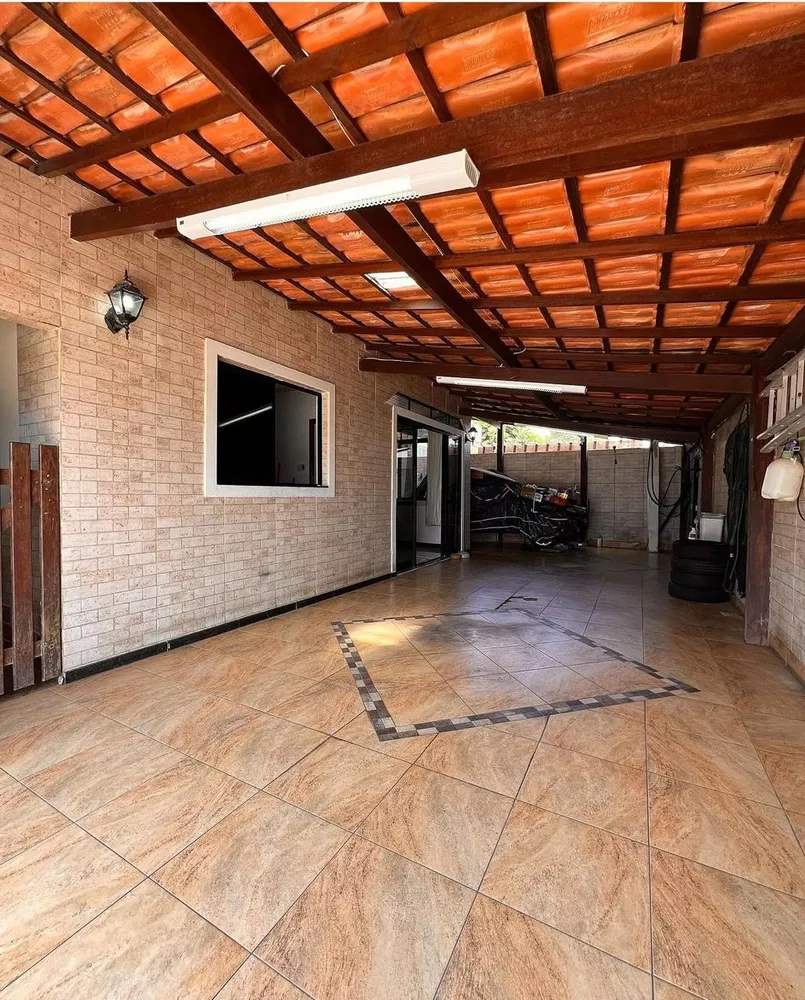 Casa à venda com 4 quartos, 200m² - Foto 1