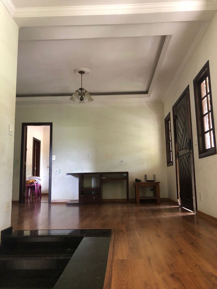 Casa à venda com 5 quartos, 360m² - Foto 1