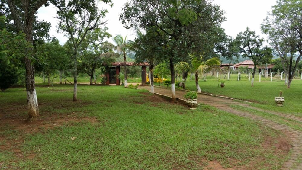 Chácara à venda com 4 quartos, 250m² - Foto 2