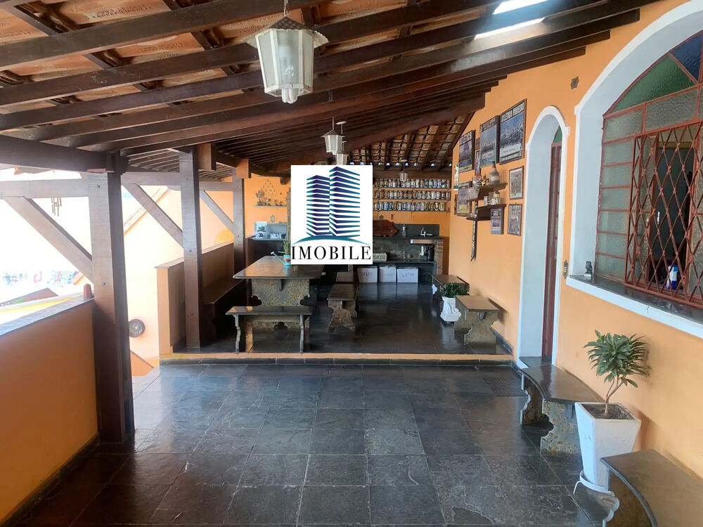 Casa à venda com 3 quartos, 330m² - Foto 2
