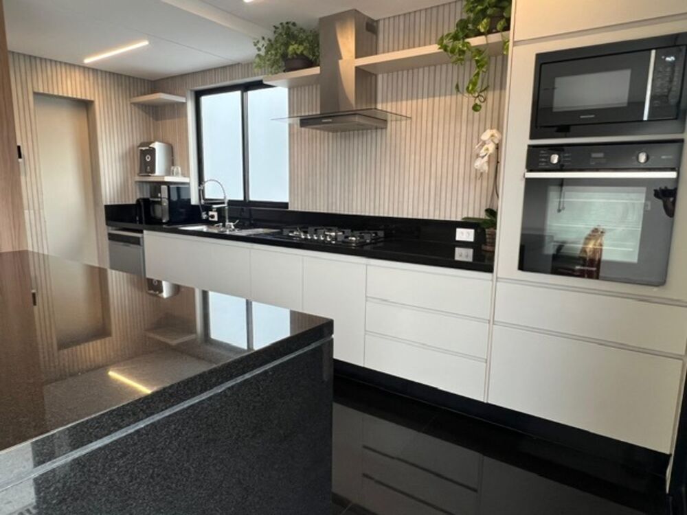Cobertura à venda com 3 quartos, 256m² - Foto 1