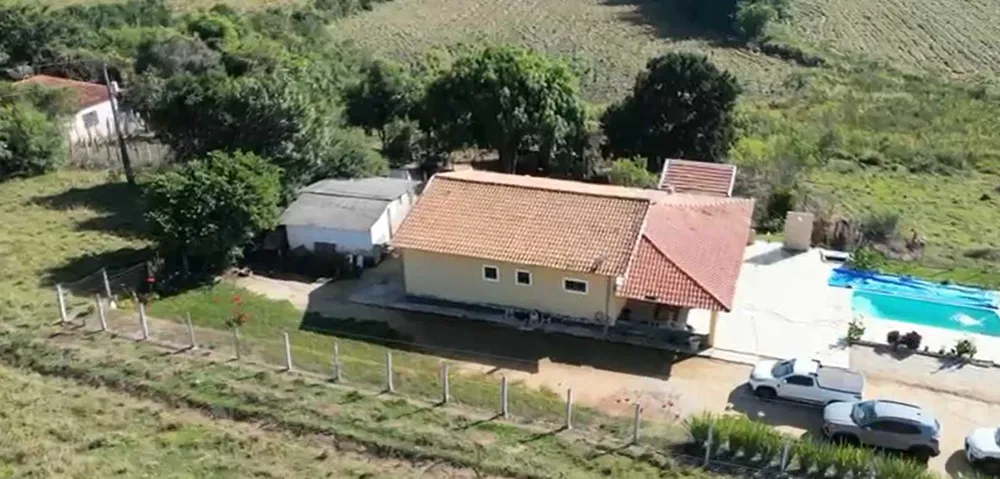 Sítio, 2 quartos, 21 hectares - Foto 1
