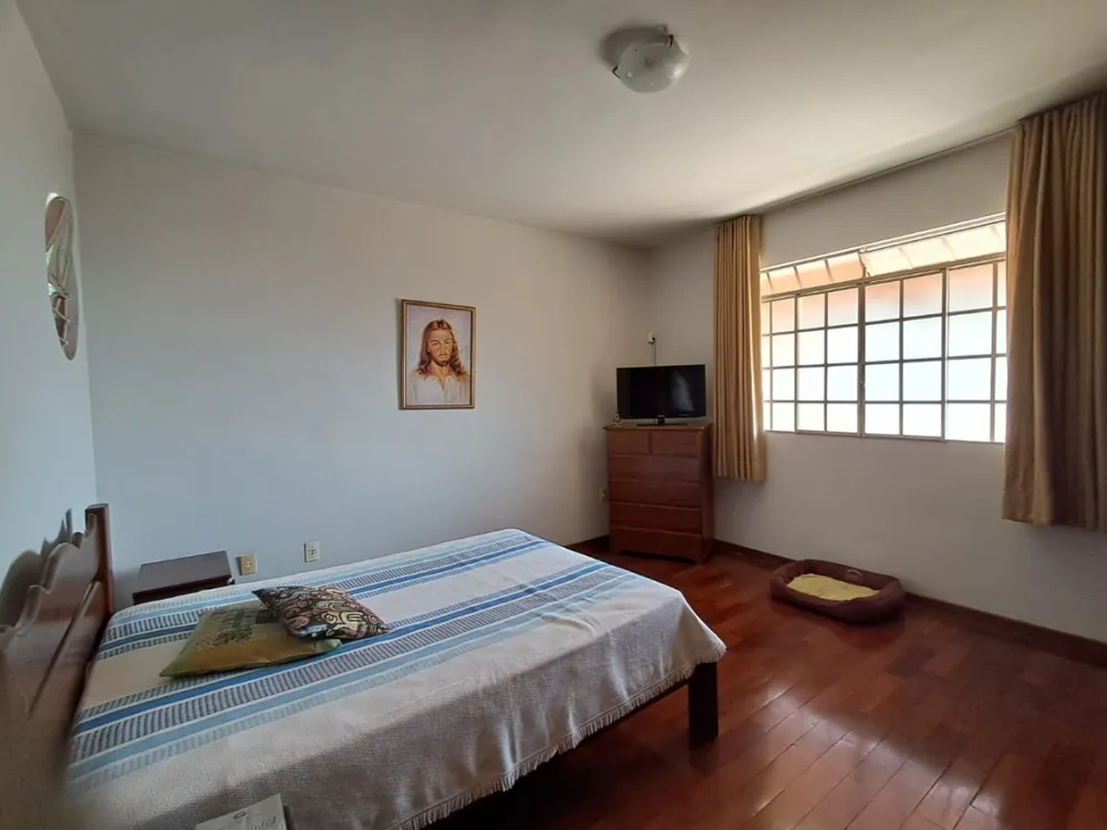 Casa, 4 quartos, 240 m² - Foto 4