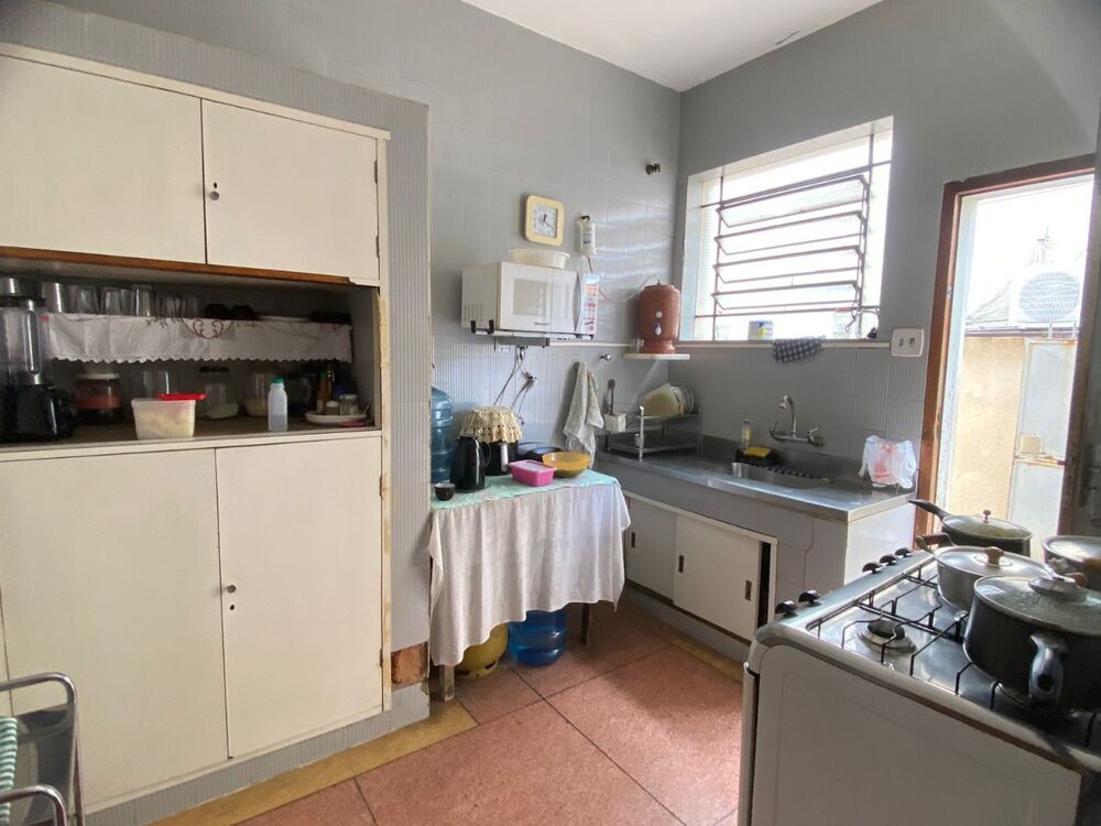 Casa à venda com 4 quartos, 246m² - Foto 1