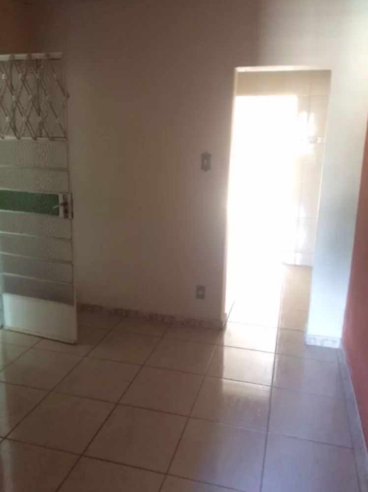 Casa à venda com 3 quartos, 90m² - Foto 2