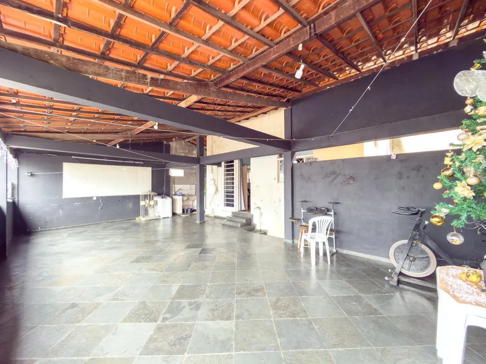 Casa, 6 quartos, 202 m² - Foto 2