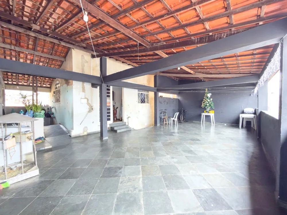 Casa, 6 quartos, 202 m² - Foto 1