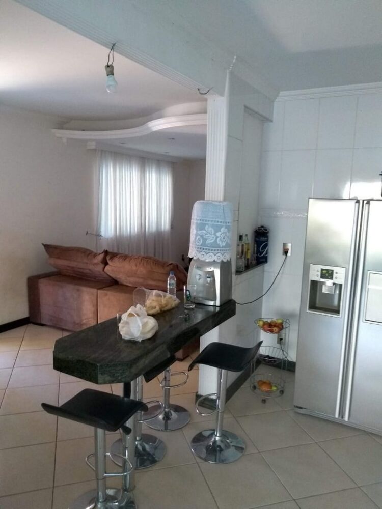 Casa à venda com 3 quartos, 1100m² - Foto 4