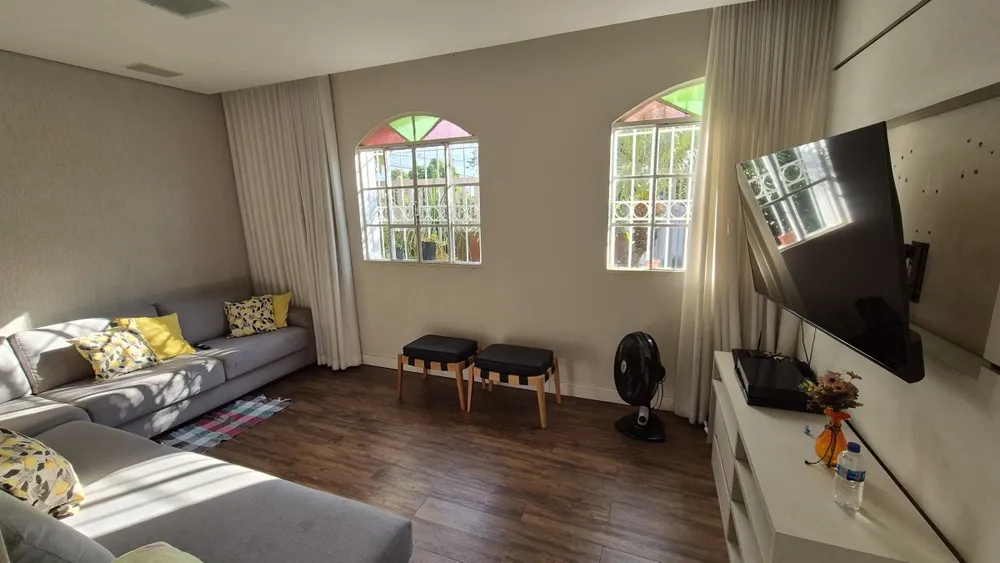 Casa, 5 quartos, 250 m² - Foto 1