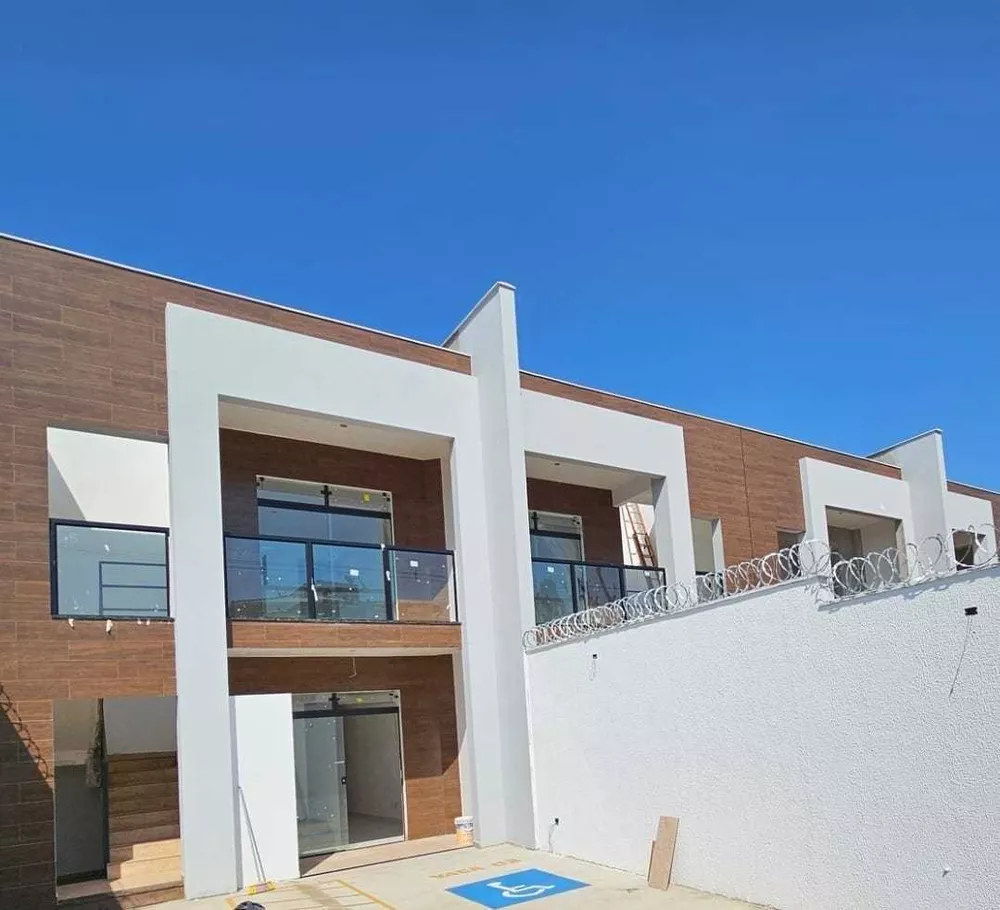 Casa à venda com 2 quartos, 80m² - Foto 1