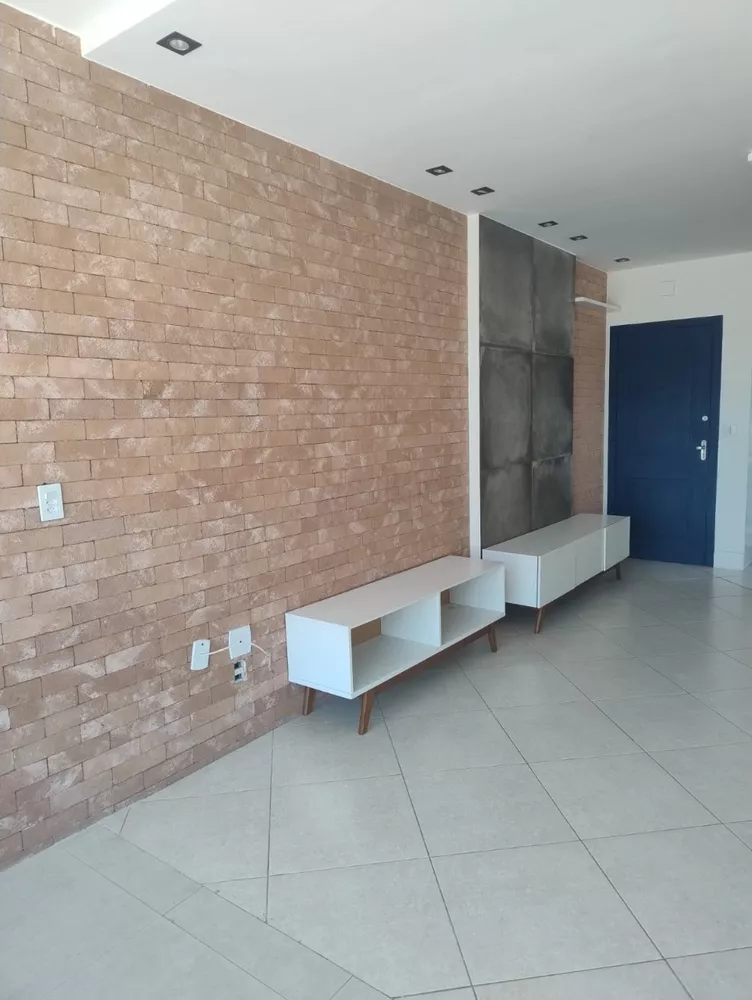 Apartamento à venda com 2 quartos, 67m² - Foto 2