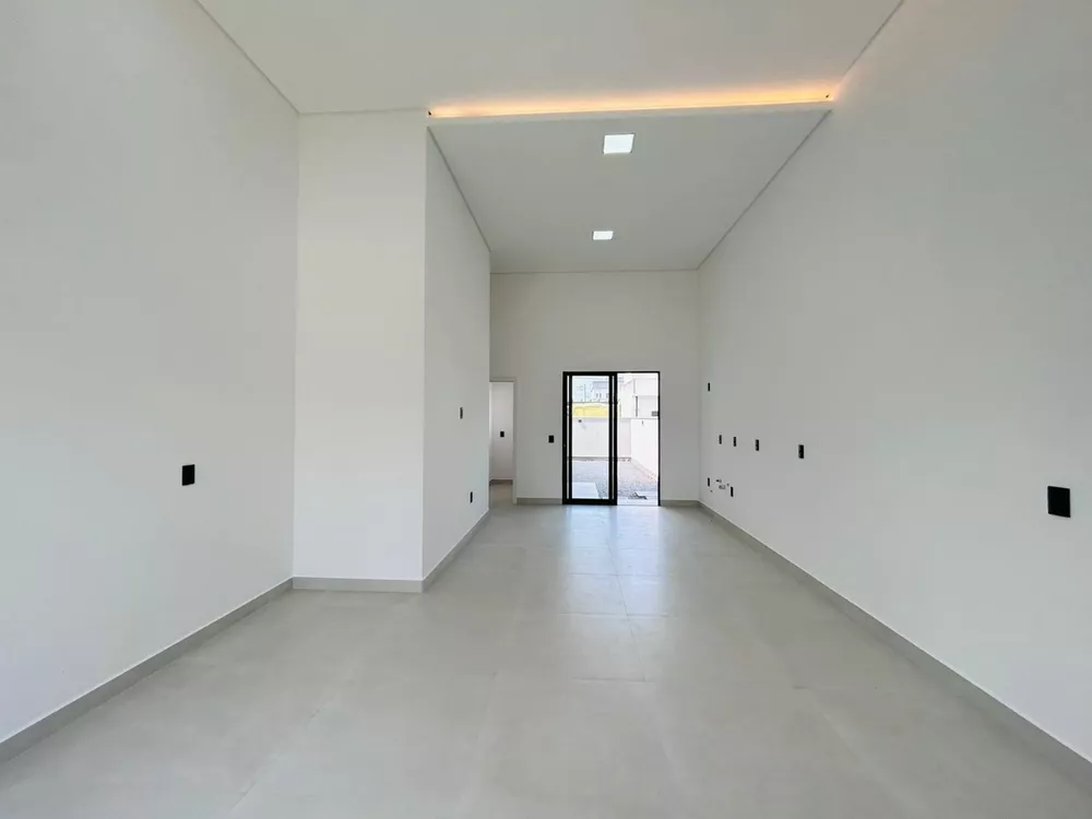 Casa à venda com 3 quartos, 216m² - Foto 4