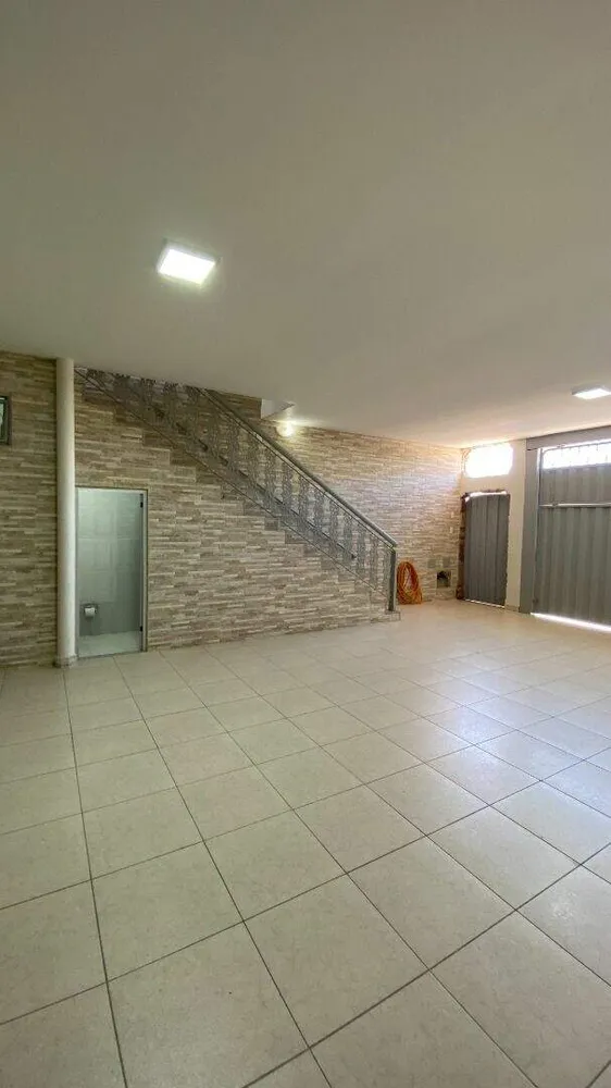 Casa, 4 quartos, 329 m² - Foto 2
