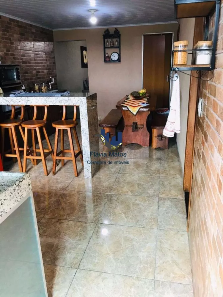 Casa à venda com 3 quartos, 300m² - Foto 1