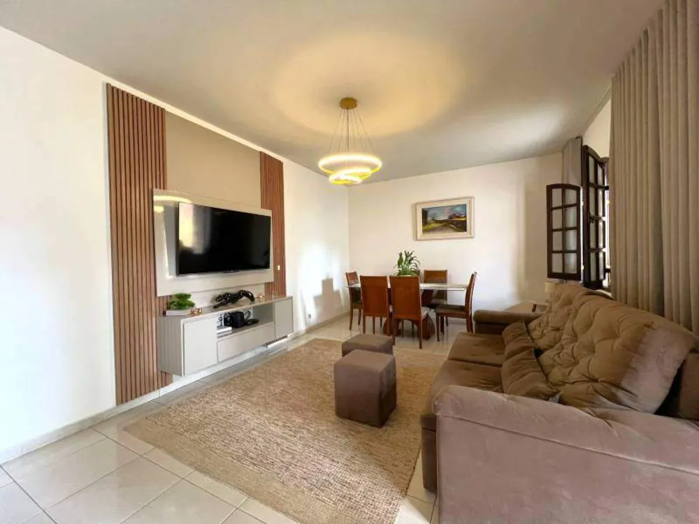 Casa, 6 quartos, 300 m² - Foto 1
