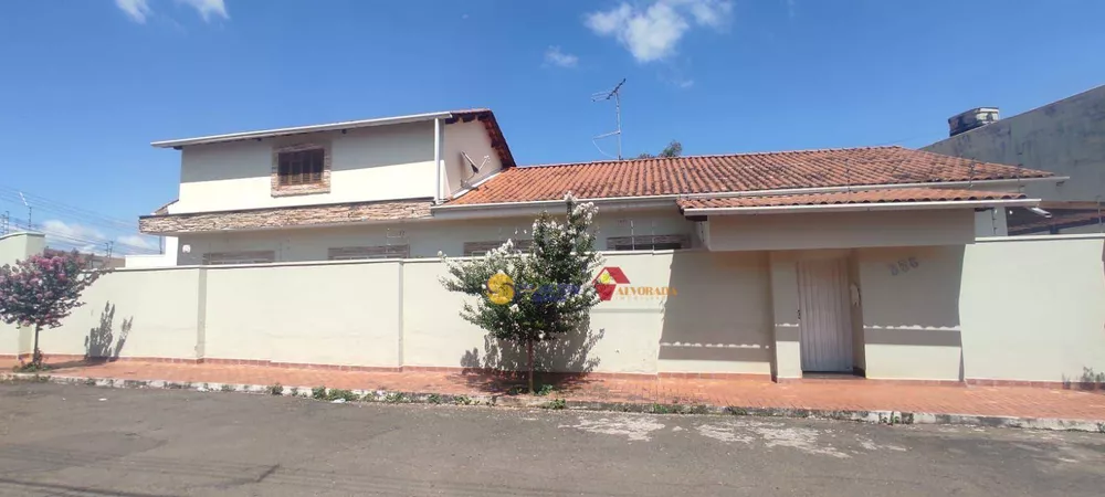 Casa à venda com 4 quartos, 466m² - Foto 1