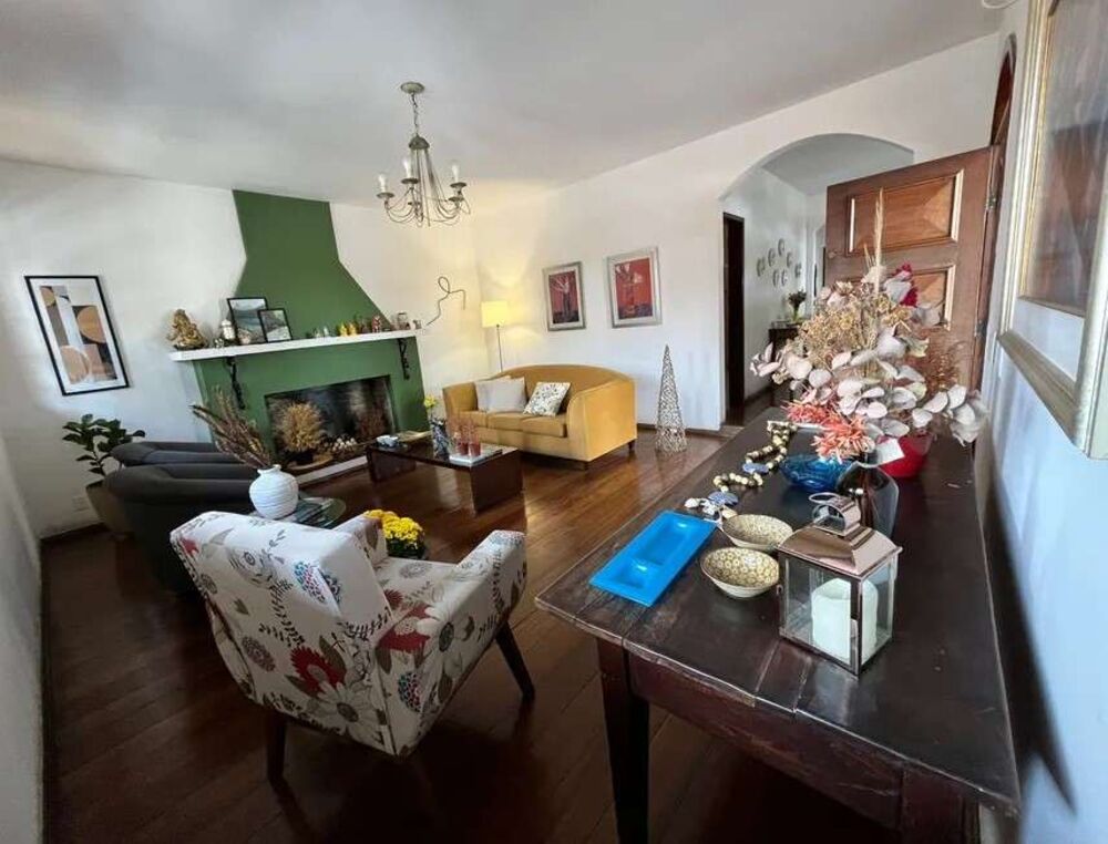 Casa à venda com 7 quartos, 270m² - Foto 1
