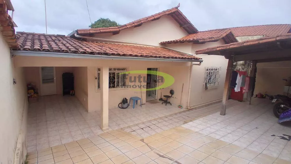 Casa à venda com 4 quartos, 360m² - Foto 1