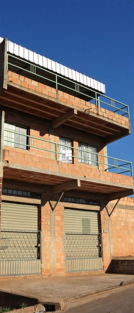 Casa à venda com 3 quartos, 200m² - Foto 1