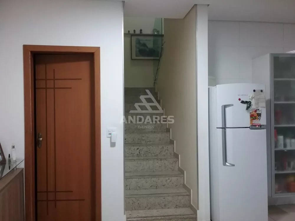 Casa à venda com 5 quartos, 220m² - Foto 5