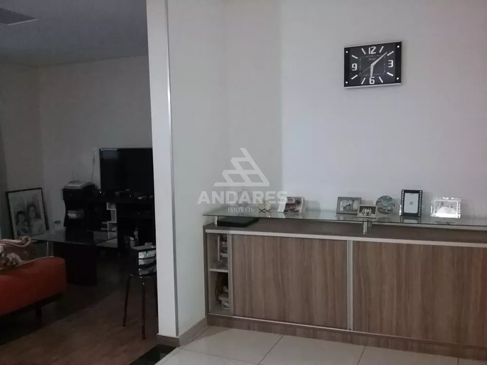 Casa à venda com 5 quartos, 220m² - Foto 3