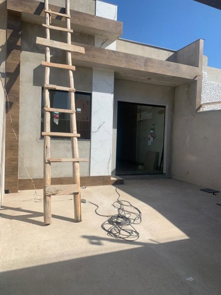 Casa à venda com 2 quartos, 200m² - Foto 1
