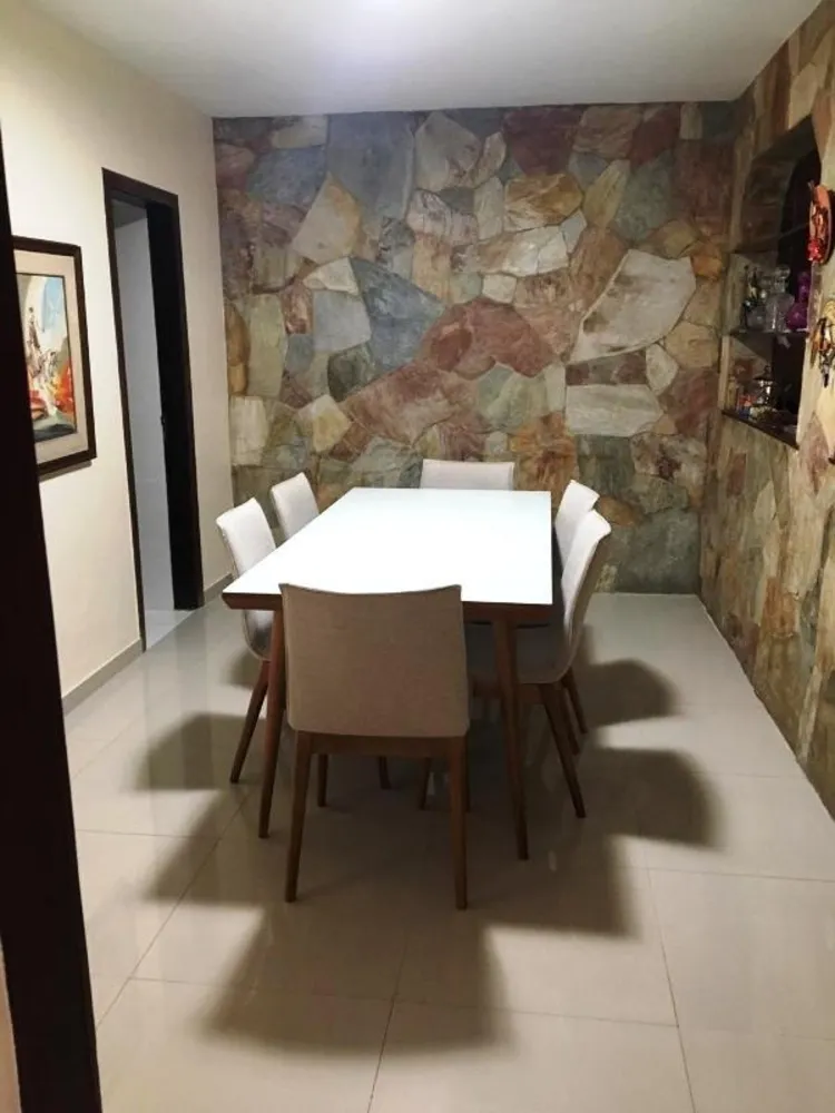 Casa, 3 quartos, 220 m² - Foto 1