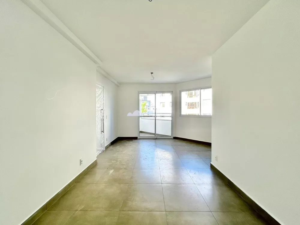 Apartamento à venda com 3 quartos, 97m² - Foto 2