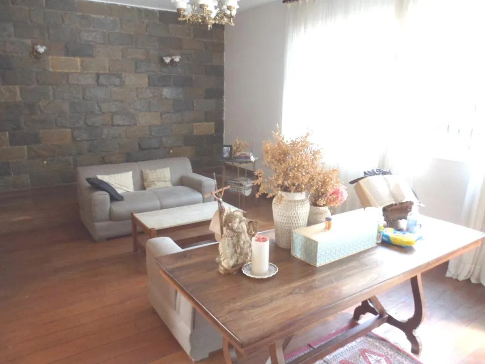 Casa, 5 quartos, 248 m² - Foto 1