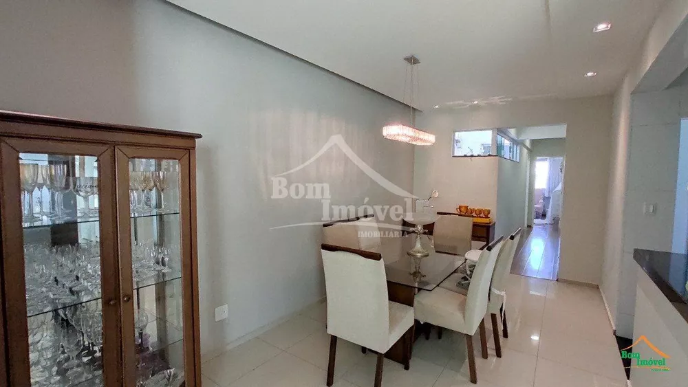 Apartamento à venda com 3 quartos, 180m² - Foto 5