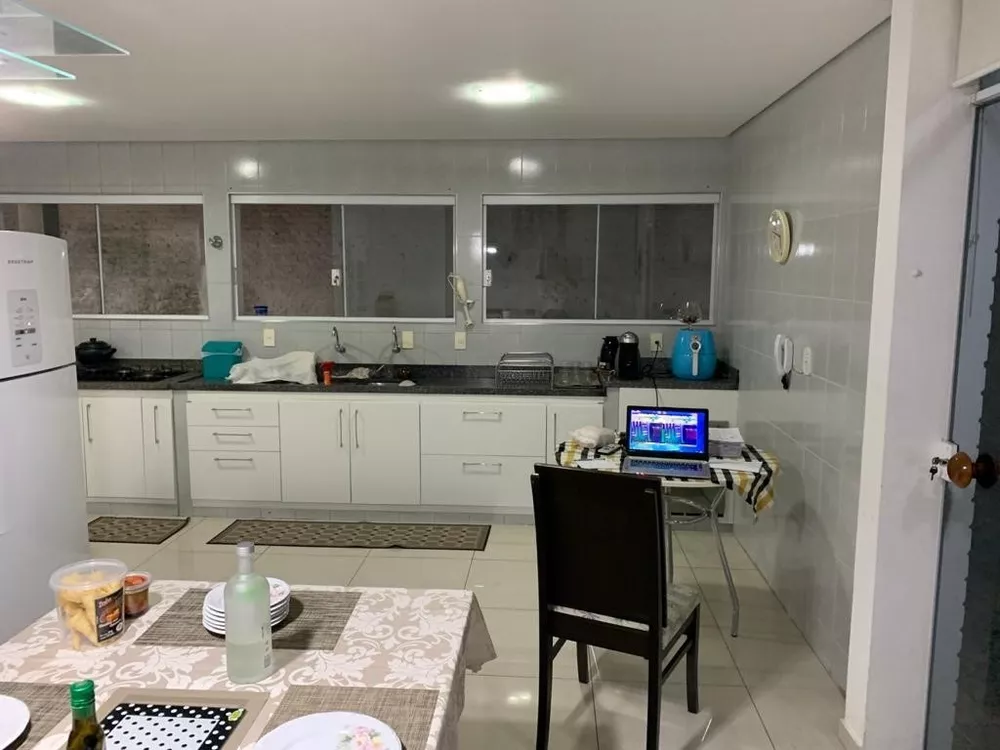 Casa à venda com 3 quartos, 323m² - Foto 13