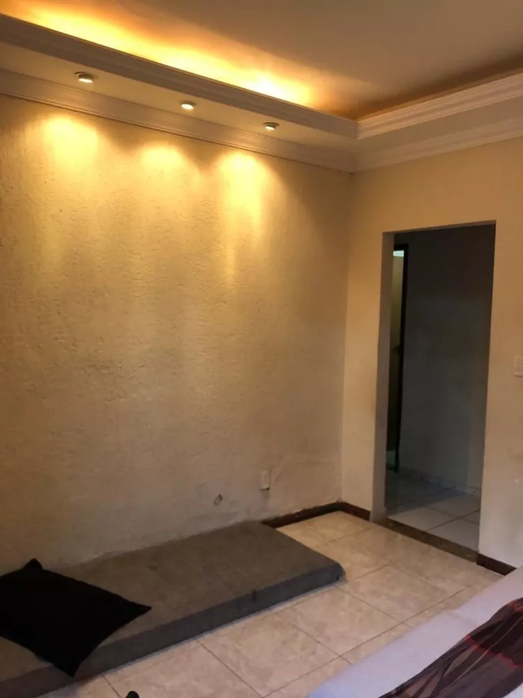 Casa à venda com 3 quartos, 200m² - Foto 4