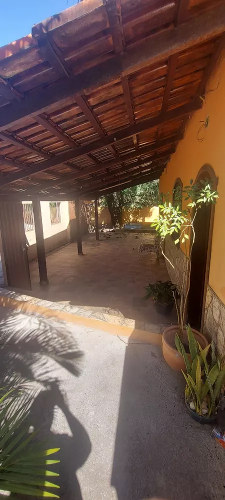 Chácara à venda com 3 quartos, 150m² - Foto 1