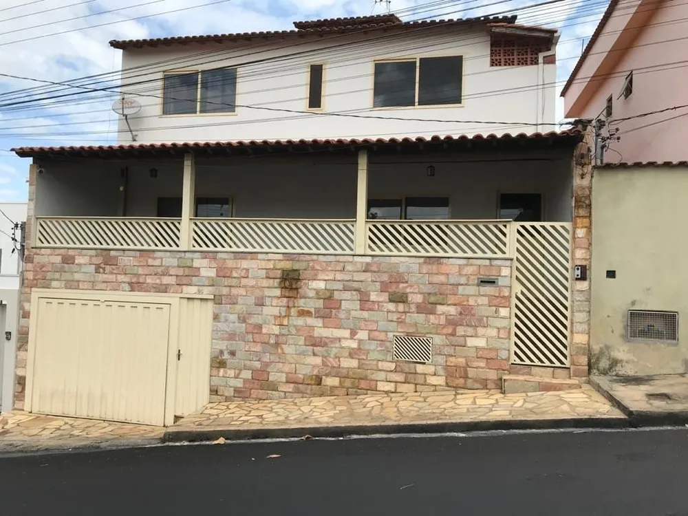 Casa, 3 quartos, 250 m² - Foto 1