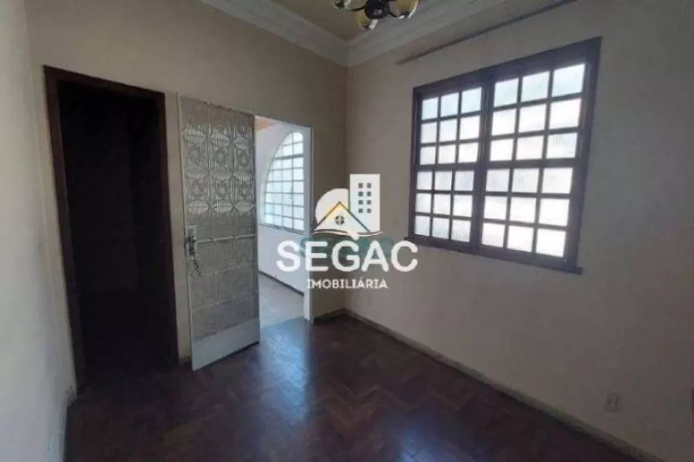 Casa à venda com 5 quartos, 270m² - Foto 2