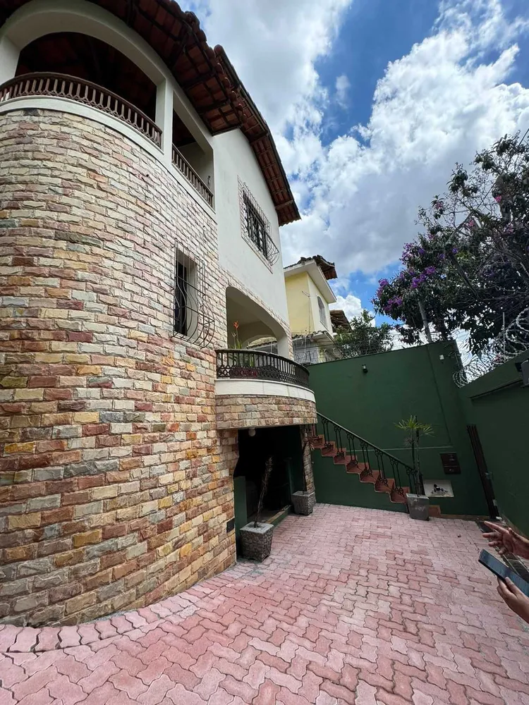 Casa, 6 quartos, 250 m² - Foto 1