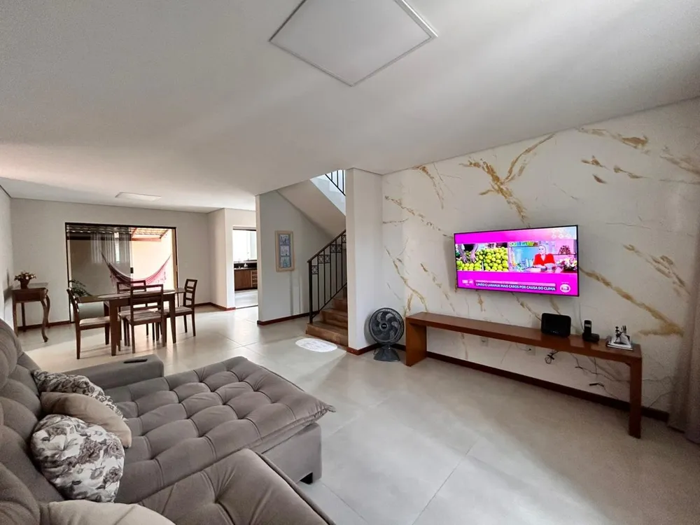 Casa, 4 quartos, 216 m² - Foto 1