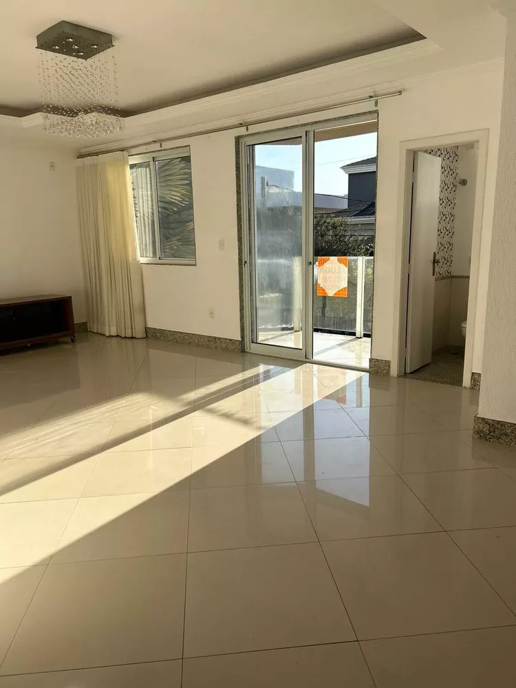 Casa à venda com 4 quartos, 251m² - Foto 4