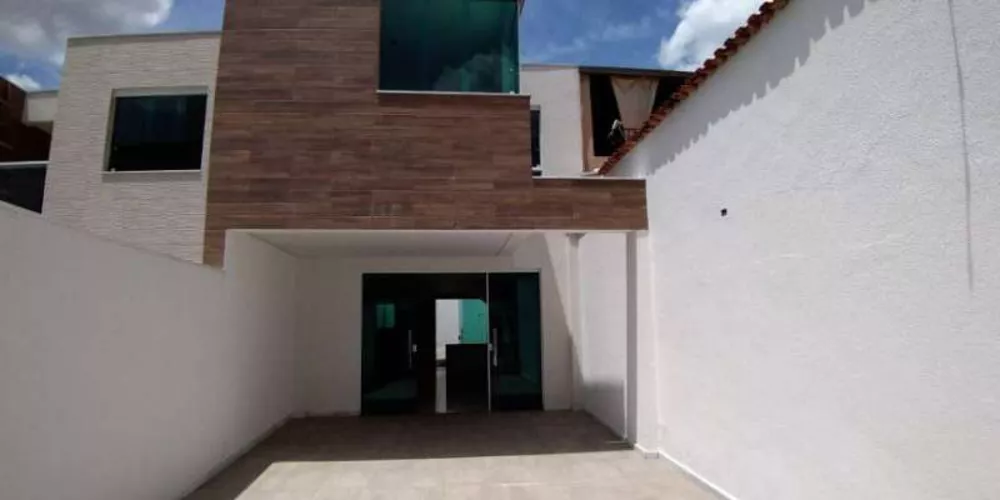 Casa à venda com 3 quartos, 157m² - Foto 1