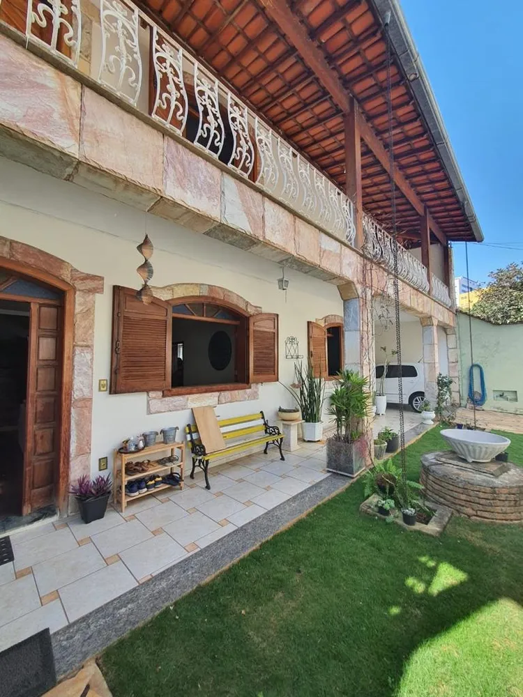 Casa, 4 quartos, 313 m² - Foto 1