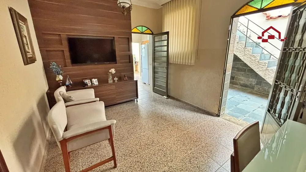 Casa, 3 quartos, 262 m² - Foto 2