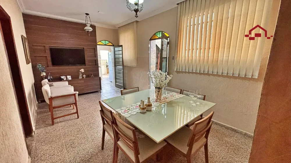 Casa, 3 quartos, 262 m² - Foto 1